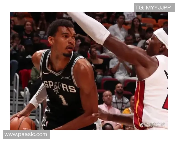 2005年NBA季后赛小牛与马刺的激烈对决回顾与分析